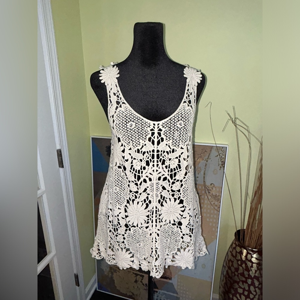 Anthropology Raga Brand Crochet Top! Gorgeous Detailing! Size Small
